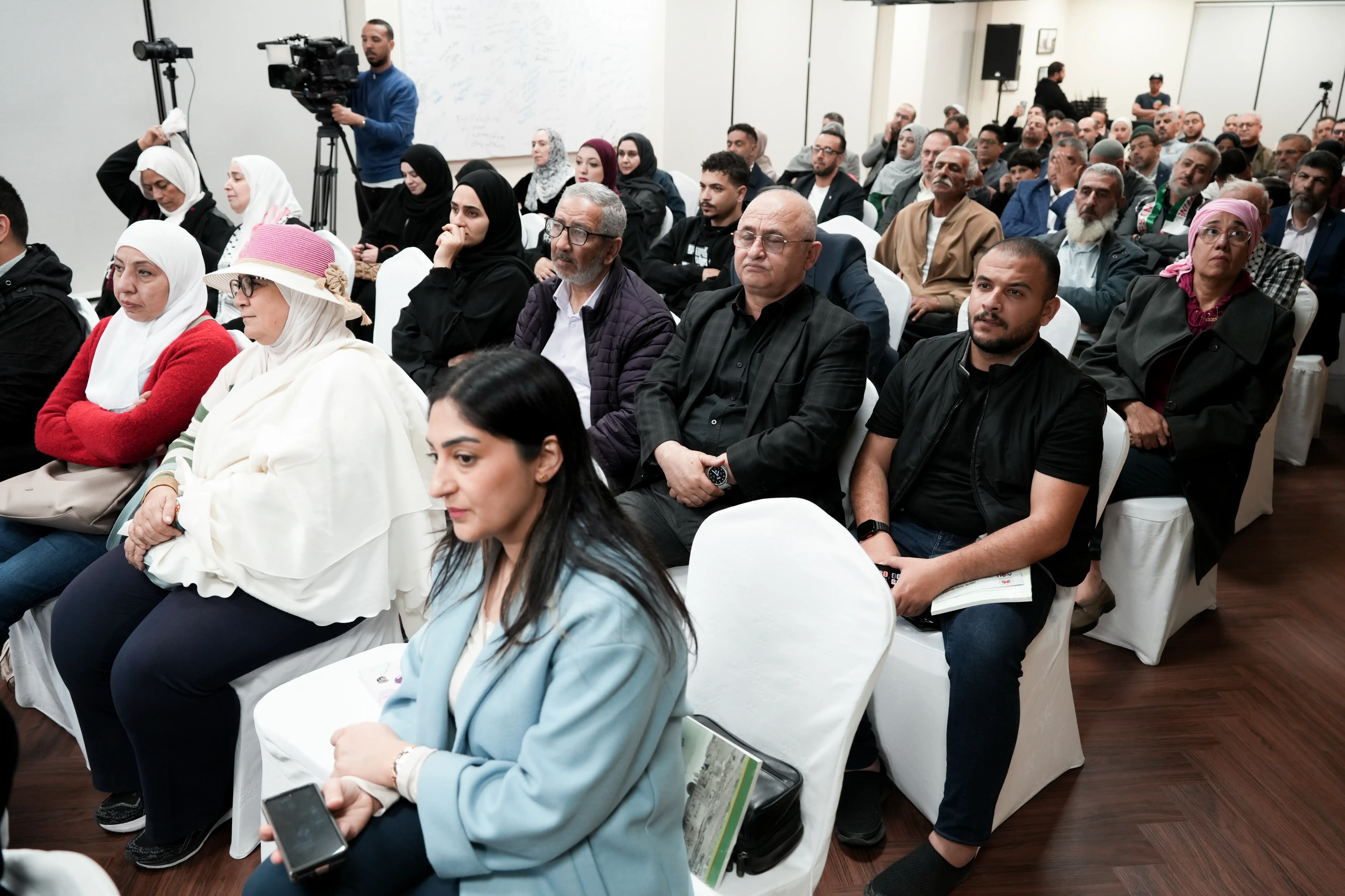 ضيوف  تدشين موسوعة المخيمات الفلسطينية